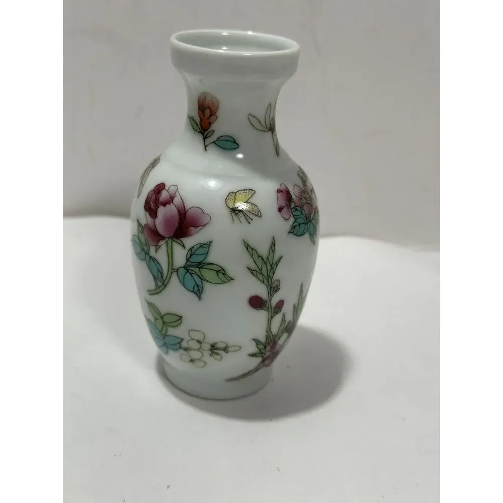 Vintage‎ Floral Chinese Asian Vase Small 4.5” White Bud Vase Flowers Design 1980